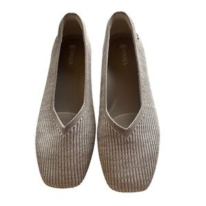 Vivaia Lightweight Square-Toe V-Cut Flats 38 / 7.5 - Margot Walker